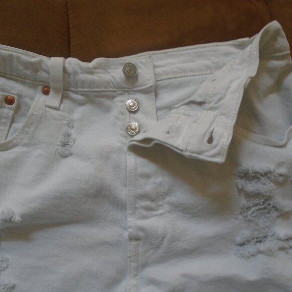 Levis 501 Jean Shorts Women's White Denim Cut Off High Rise Distressed 3… - Picture 4 of 5
